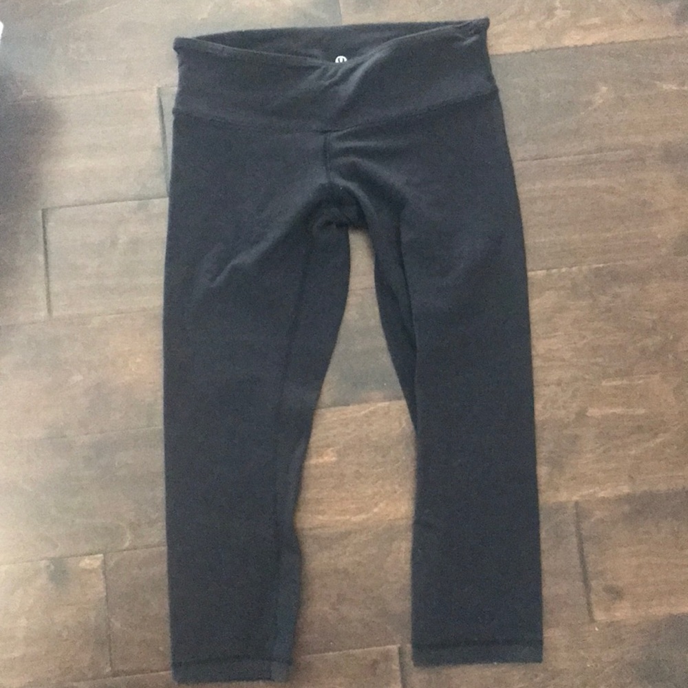 Lululemon black crop pants